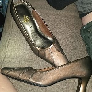 Lifestride pumps metallic bronze size 8M